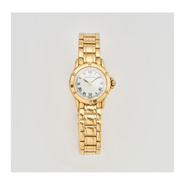MAURICE LACROIX. Reloj de pulsera para señora. En oro. Esfera blanca con numeración romana.