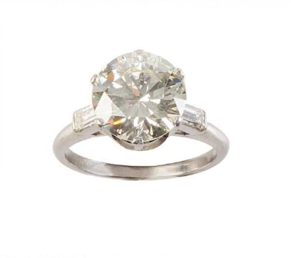 Sortija solitario con peso estimado de 3,49 ct, color estimado M y grado de pureza SI1