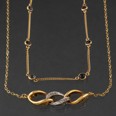 Conjunto de dos gargantillas en oro amarillo de 18 kt.