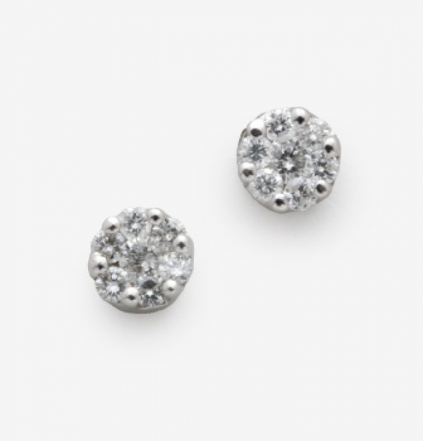 Pendientes en oro blanco con diamantes talla brillante con un peso total de 0,18 cts.