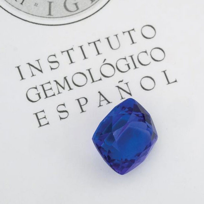 Tanzanita de 10,10 cts. talla cojín. Color: violetish blue. 