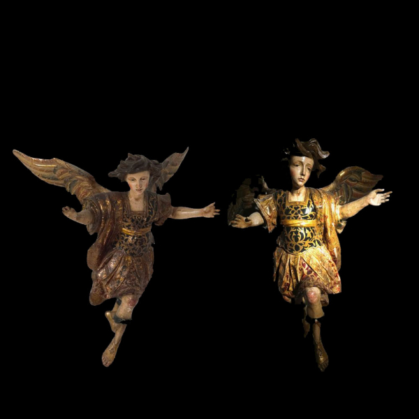 Manuel de Chili "Caspicara" (Quito, 1723 - 1796). Pareja de ángeles.   Madera tallada, policromada, dorada y estofada.