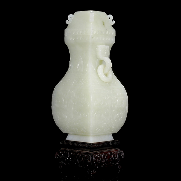 Jarr&oacute;n de jade blanco Hetian con taotie, dinast&iacute;a Qing. 