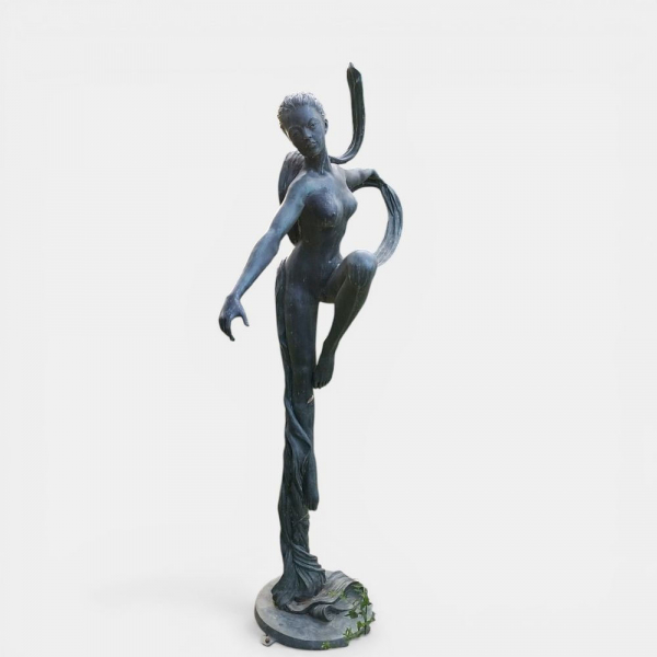 Espectacular bronce de bailarina en bronce patinado, Francia, siglo XX. 
