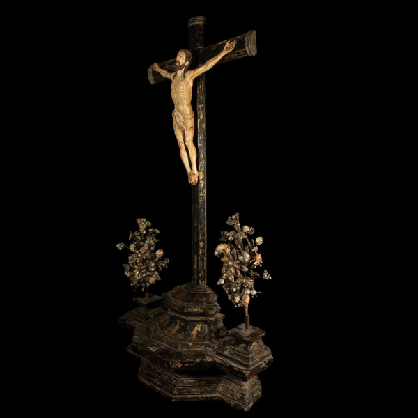 Espectacular y Monumental Gran Cristo Indo Portugués - Cíngalo Portugués colonial Sur India con Crucifijo siglo XVII. 