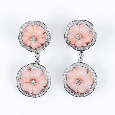 Bellos pendientes largos en oro blanco, limpios y blancos diamantes