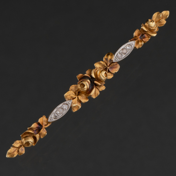 Antiguo alfiler en oro amarillo y oro blanco de 18 kt con brillantes talla antigua.