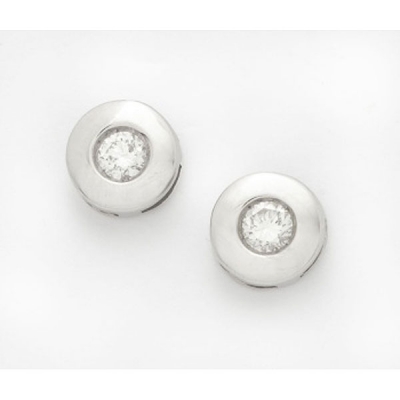 Pendientes chatones en oro blanco con diamantes talla brillante