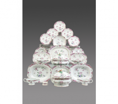 &quot;Vajilla del Virrey&quot; de porcelana de Compañía de Indias con esmaltes de la familia rosa S. XVIII. 