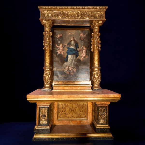 Retablo completo con cuadro central de la Virgen Purísima y angelitos del siglo XVIII.
