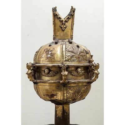 Macolla de cruz procesional de cobre dorado