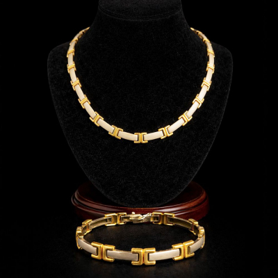 Exclusivo conjunto de 45g de oro de 14k de Collar y Pulsera estilo CARTIER