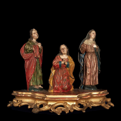 Atribuido a Bernardo de Legarda, 3 figuras del calvario, madera tallada, policromada y dorada con ojos de pasta vítrea. 