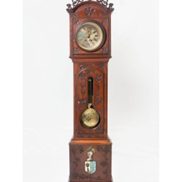Reloj de pie con caja en madera de caoba tallada Art Noveau.