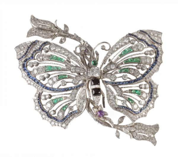 Broche con dise&ntilde;o de mariposa de estilo Art-Dec&oacute; con brillantes, esmeraldas, &oacute;nix y zafiros calibrados. 