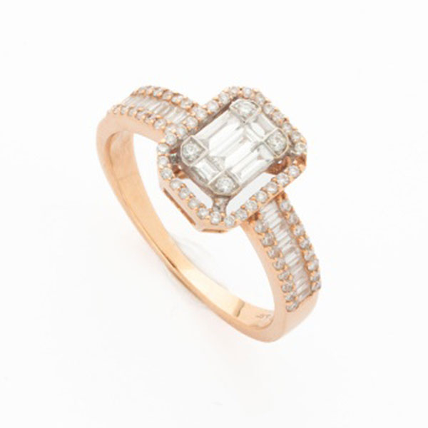 Sortija en oro rosa con diamantes talla baguette centrales y orla de diamantes 