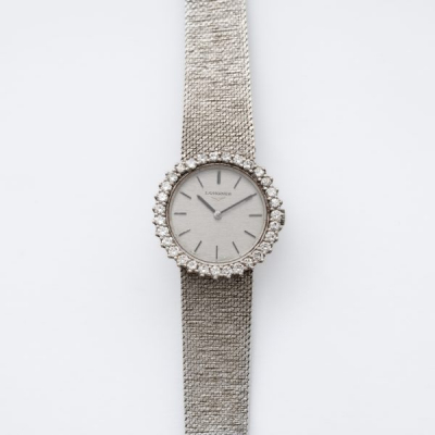 LONGINES. Reloj de pulsera para se&ntilde;ora en oro blanco y bisel de diamantes talla brillante 