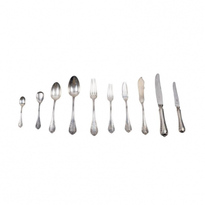 Cubertería realizada en plata española punzonada, ley 916. España, S. XX. 