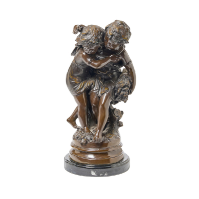 Después de Auguste Moreau (Dijon, Francia, 1834-1917) Pareja de niños. Grupo escultórico en bronce patinado sobre peana en mármol.