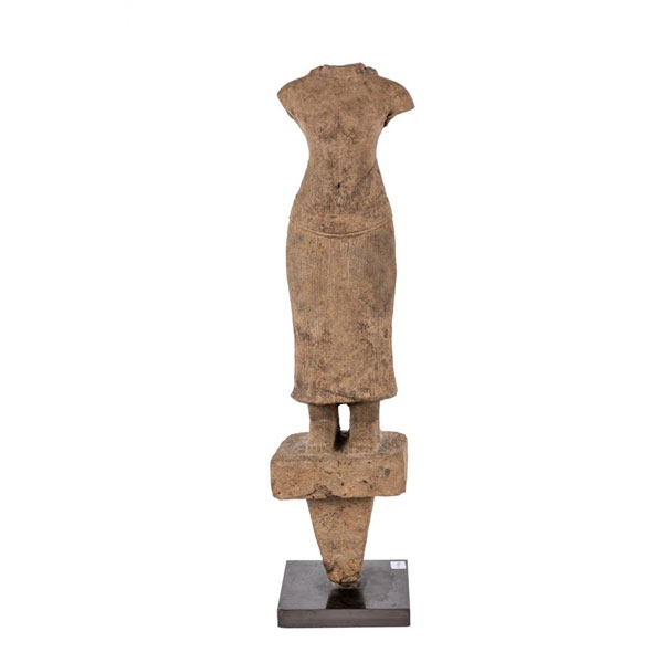 Gran torso de Uma Camboya. Imperior Khmer, S. XI. 