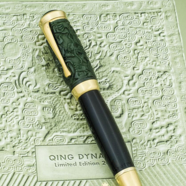 Estilográfica Montblanc &quot;Qing Dinasty&quot;.   Edición limitada para los coleccionistas asiáticos. Numerada 0943/2002. Año 2002.