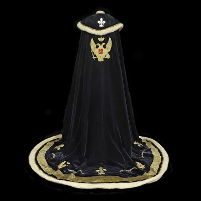 Capa Ceremonial con &Aacute;guila Bic&eacute;fala, s.XX. 