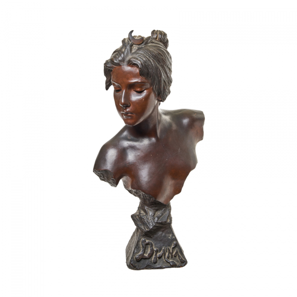Emmanuel Villanis (Lille, Francia, 1858-París, Francia, 1914)  Diana.  Escultura en terracota patinada. Firmada.