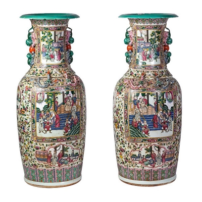 Pareja de grandes jarrones de porcelana china de Cant&oacute;n