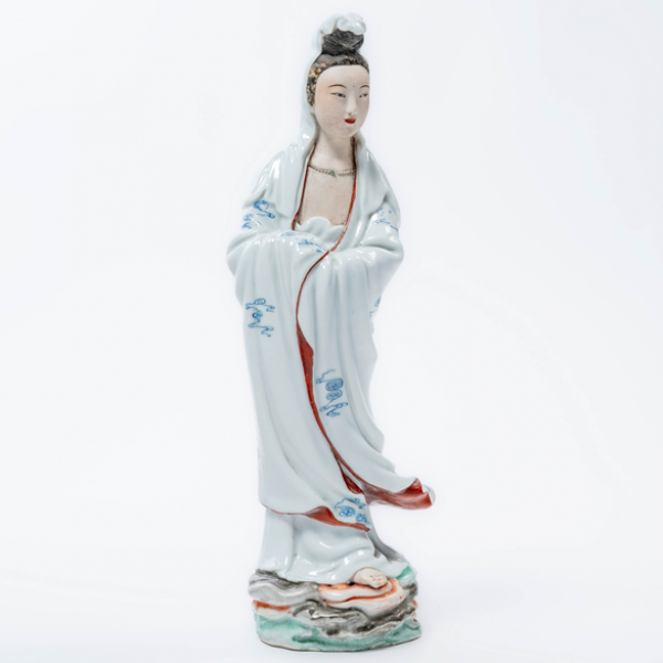 "Guanyin" Figura en porcelana china de la segunda mitad del siglo XX.