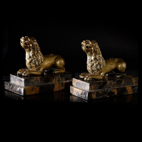Excepcional Pareja de Leones G&oacute;ticos italianos, en bronce, V&eacute;neto siglo XIV-XV.