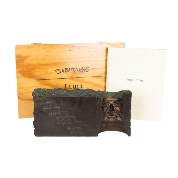 Josep Maria Subirachs Sitjar (Barcelona, 1927-2014)  Llull.  Escultura en resina y baño en bronce patinado. Numerada 341/999.