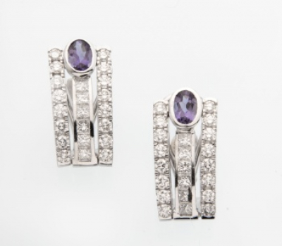 Pendientes en oro blanco con 3 filas de diamantes talla brillante y talla princesa