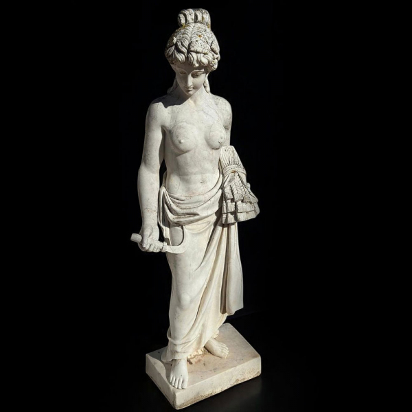 Escultura en m&aacute;rmol de la diosa Ceres, Italia, siglo XX. 