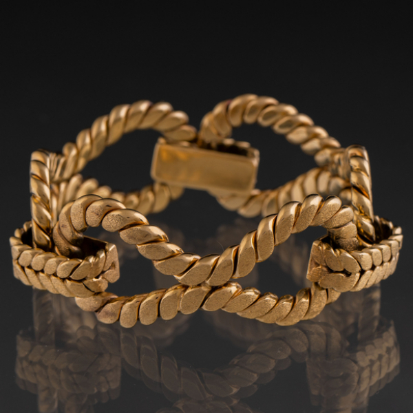 Pulsera articulada de grandes eslabones sogueado en oro amarillo de 18 kt.