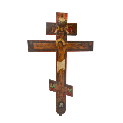 Gran cruz ortodoxa en madera pintada al temple con respresentaci&oacute;n de Cristo, Pantocr&aacute;tor y Arc&aacute;ngeles, s.XVIII.