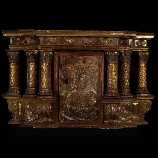 Sagrario o Tabernáculo Renacentista del siglo XVI.    En madera dorada
