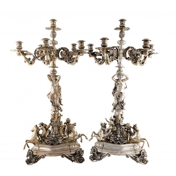 Pareja de magn&iacute;ficos candelabros de seis luces realizados en plata espa&ntilde;ola punzonada, ley 925.