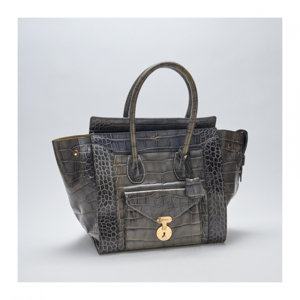 CELINE. Bolso modelo «Phantom» en piel de tonalidad gris verdoso con cierre de cremallera e interior en ante amarillo.