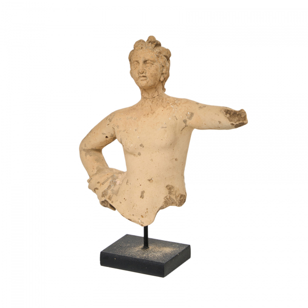 Figura femenina en terracota, Magna Grecia, s.IV-III a.C. En buen estado de conservación.