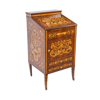 Mueble tocador en madera de caoba con profusa decoraci&oacute;n de marqueter&iacute;as en limoncillo con motivos vegetales y florales, ppios. del s.XX.