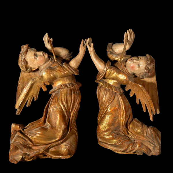 Pareja de "&Aacute;ngeles M&uacute;sicos" renacentistas del siglo XVI.   En madera. 