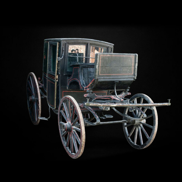 Coche de caballo tipo coup&eacute; para dos personas y cochero, siglo XIX.    Madera lacada, hierro, vidrio y tapicer&iacute;a textil. 