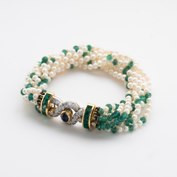 PUIG DORIA. Pulsera de ocho hilos de perlas cultivadas y cuentas de esmeralda 