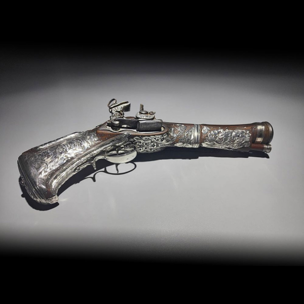 Pistola Trabuco de cinturón Miquelet - Lock ornada en plata mexicana, Nueva España, siglo XVIII. 