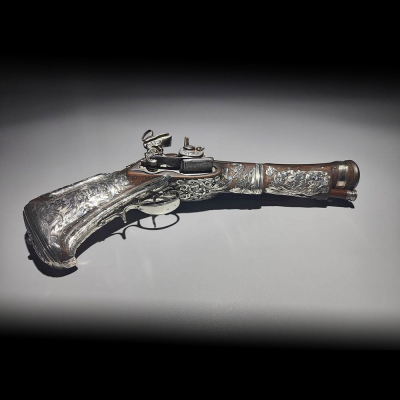Pistola Trabuco de cintur&oacute;n Miquelet - Lock ornada en plata mexicana, Nueva Espa&ntilde;a, siglo XVIII. 