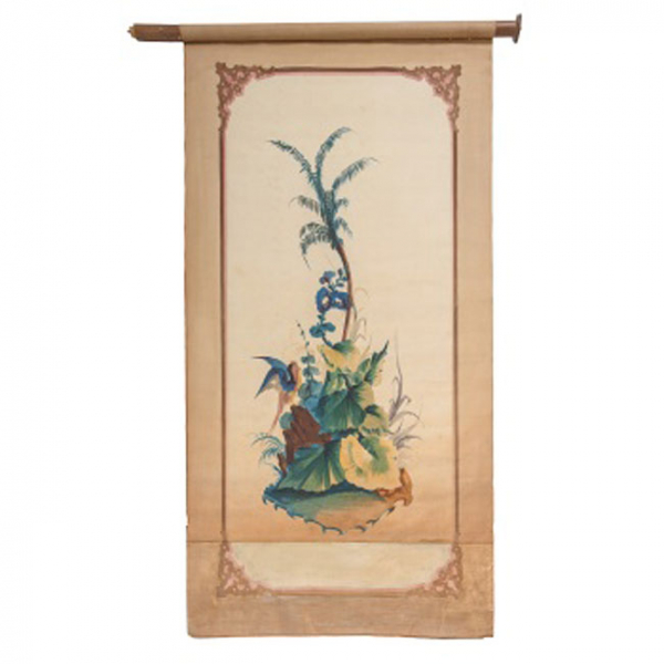 Tela pintada representando palmera, flores, ave, orla alrededor con decoración de rocallas. Estilo Luis XVI.  S. XIX