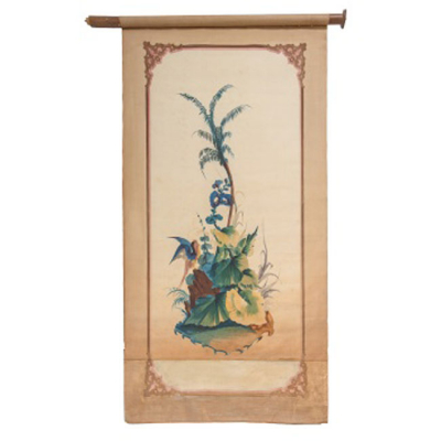 Tela pintada representando palmera, flores, ave, orla alrededor con decoraci&oacute;n de rocallas. Estilo Luis XVI.  S. XIX