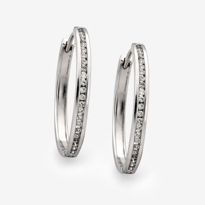 Pendientes de aro en oro blanco con fila de diamantes talla brillante con un peso total de 0,20 cts. aprox.