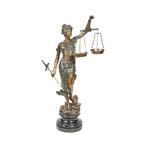 Escuela alemana, s.XX.  La Justicia.  Escultura en bronce patinado. Firmada Sunti O.