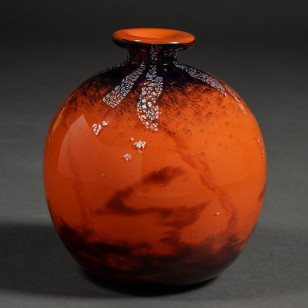Müller Freres Luneville, Jarrón Art Nouveau en cristal naranja. Francia, 1920-30.